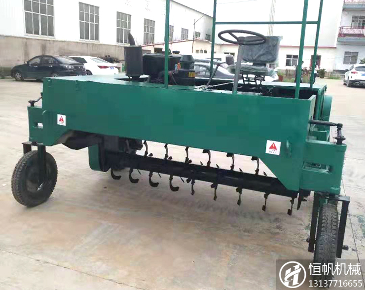 行走式翻堆機(圖1) 行走式翻堆機工作原理