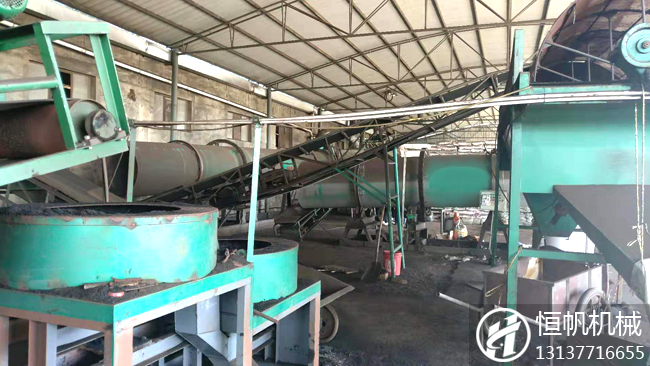 小型牛糞有機肥生產(chǎn)設(shè)備要多少錢?(圖1) 牛糞有機肥生產(chǎn)線