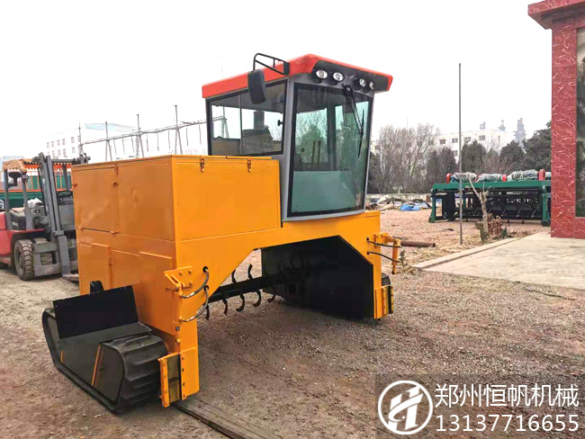 配置一套制作有機肥料設(shè)備生產(chǎn)線需要多少錢?(圖2) 履帶翻拋機