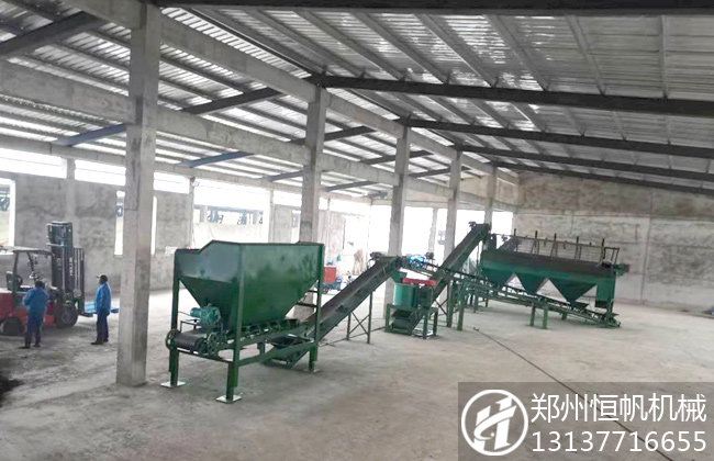 雞羊牛豬糞便制成有機肥需要用到哪些設(shè)備?配置一整套生產(chǎn)線需要花費多少錢?(圖1) 有機肥生產(chǎn)線