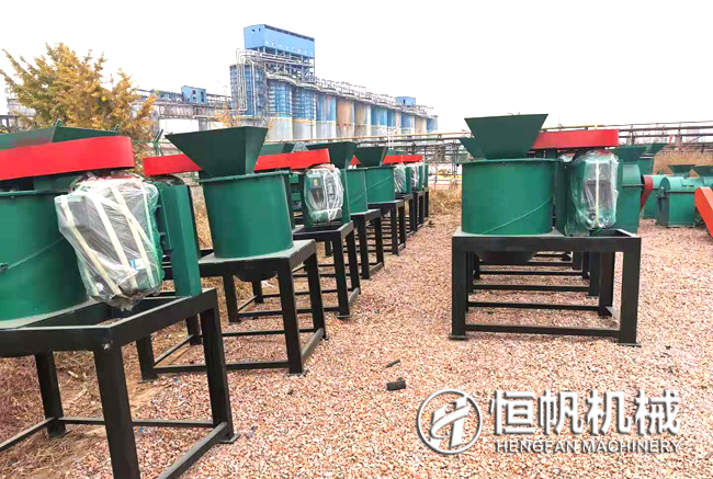有機(jī)肥料生產(chǎn)設(shè)備哪家好?鄭州恒帆機(jī)械值得您的信賴(圖2) 有機(jī)肥粉碎機(jī)