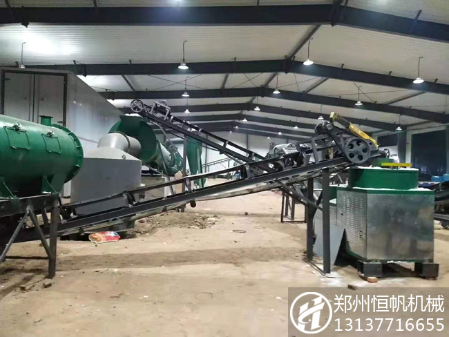 畜禽糞便新歸宿,解決土地污染變廢為寶再利用--有機肥生產(chǎn)設(shè)備(圖2) 吉林四平雞糞有機肥生產(chǎn)線設(shè)備